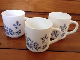 Vintage Set of 3 Blue Delft Style Floral White Glass Coffee Mugs Arcopal France - £23.94 GBP