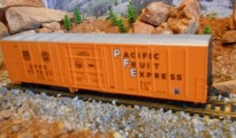 HO Scale: Walthers Union Pacific Fruit Express Box Car, Model Railroad T... - £23.94 GBP