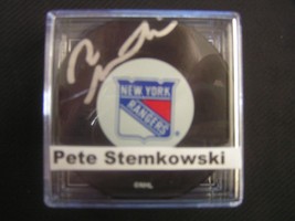 NHL New York Rangers Signed Puck W/ COA &amp; Display Cube Pete Stemkowski - £15.46 GBP