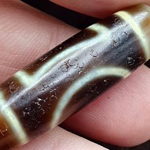 An item in the Antiques category: Alter Tibetischer 2 Augen Kreis und Quadrat Weichhaut Achat Stein Selten...