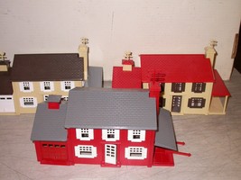 PLASTICVILLE O / S Two Story House Kits and New England Rancher 4 Reside... - £30.88 GBP