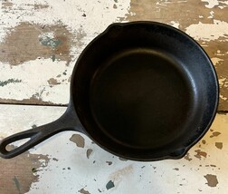 Lodge D2 5 SK Cast Iron Skillet 3-Notch Heat Ring 8 1/4&quot; Dual Spout. Sit... - $22.60 CAD