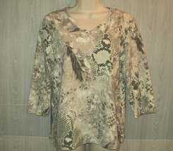 Chico&#39;s Top Size 1 Small-Med Gray Reptile &amp; Feather Print 3/4 Sleeves Stretchy - £15.41 GBP