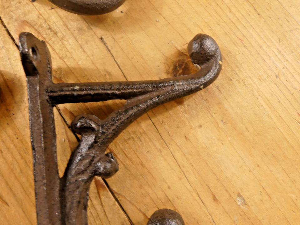 8 BROWN RUSTIC COAT HOOKS ANTIQUE STYLE CAST IRON 4.5" WALL DOUBLE RESTORATION ! Item image 4