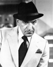 Telly Savalas looks dapper in light suit &amp; black hat as Kojak 4x6 inch photo - £4.69 GBP