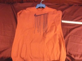NIKE LOOSE FIT ORANGE BLEEDING LOGI DESIGN GYM ATHLETIC SHORT SLEEVE T S... - $17.38