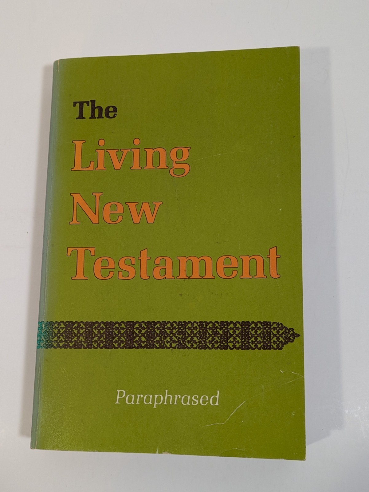 The Living New Testament Paraphrased Paperback 1967 - $6.93