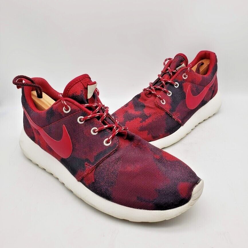 NIKE Roshe Run Camo Sneakers in Red Black (Women's Size 8) 599432-600 Item image 2