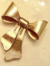 Avon Scatter Pin Special Bouquet Gold Plate Lapel Brooch Flower Holder 1... - $12.79