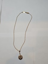 Vintage 1928 Brand Necklace Gold Tone 16&#39;&#39; Flower/Pearl/Chain Design - £14.93 GBP