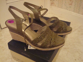 LIZ CLAIBORNE Jen Wedge Wedge Sandals 8.5 M Olive NEW IN BOX! - $47.99