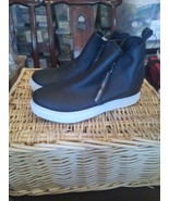 Size 6 1/2 Women&#39;s Black Shoes - £27.36 GBP