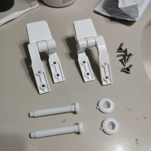 Universal White Plastic Toilet Seat Hinges Replacement with Bolts, Screw... - $315.07 MXN