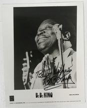 B.B. King (d. 2015) Signed Autographed Glossy 8x10 Photo - Mueller Authe... - £235.89 GBP