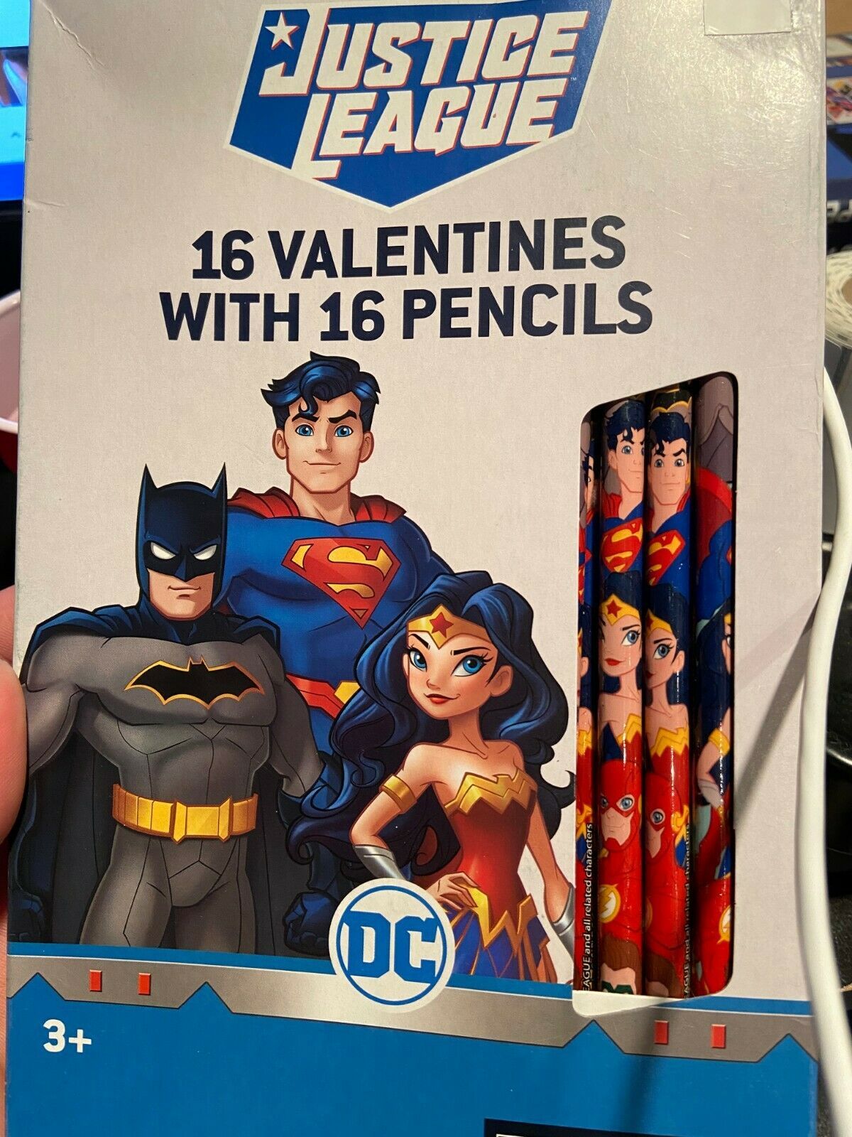 Primary image for Justice League 16 Valentines with 16 Pencils *NEW* q1
