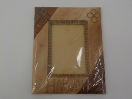 Handmade Leaf Picture Frame 4X6 Photos Natural Leaves Recycled Paper Dk Corners - £16.06 GBP