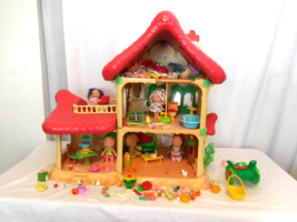 1983 Strawberry Shortcake Berry Happy Home Doll House + clothing &amp; accessories - £419.78 GBP