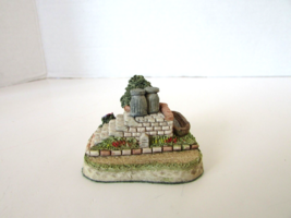 David Winter Cameos Saddle Steps Sculpture 1991 John Hine Ltd GB 1.25&quot;h - $146.69 MXN