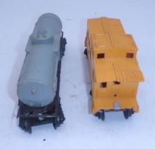 Lot Of 2 Lionel Train Cars - 6035 Sunoco Tanker &amp; Yellow Caboose - £10.93 GBP