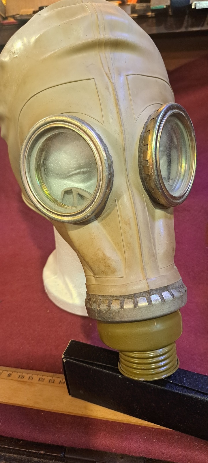 Vintage Army gas mask [ARM10141] - $75.00