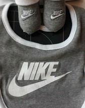 Nike Swoosh Baby Newborn Unisex Cotton Booties &amp; Bib 2-Pc Set For 0-6 Months New - £13.91 GBP
