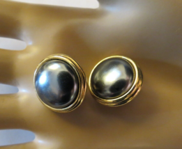 Monet Comfort Clip Earrings Gold Tone Gray Stones Round Button Style .75&quot; Luxury - £14.46 GBP