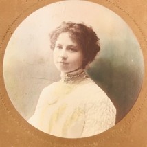 VTG 1904 Colorized Cabinet Photo Young Woman w/Pearl Necklace Dorrett Martin - £18.14 GBP
