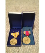 Lot of 2 WWII Campaign Pacific Theater &amp; Victory Medals - £39.06 GBP