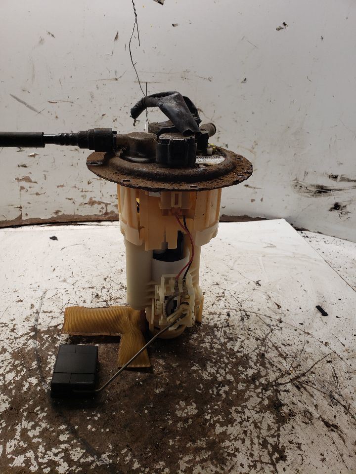 Fuel Pump Assembly Fits 00-05 ECHO 1367078 - $41.58