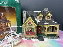 Santas Workbench Collection Black Bear Lodge Christmas Village House Lighted - £26.64 GBP