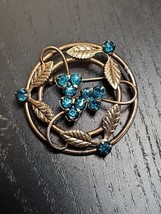 Vintage Flower Floral Leaf Blue Crystal Gold Tone Rhinestone Pin Brooch - £19.46 GBP