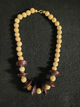 9.5&quot; Womens Wood Bead Necklace Pretty Dressy Casual - £19.65 GBP