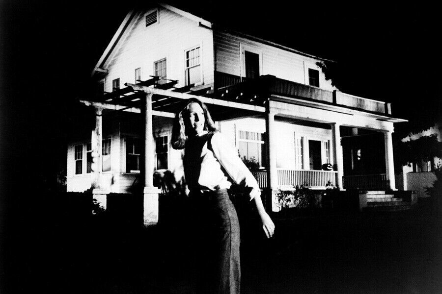 Halloween 1978 Jamie Lee Curtis outside Hadenfield house 4x6 inch real p... - $4.75
