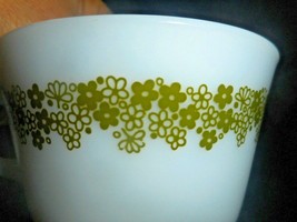 PYREX Milk Glass Crazy Daisy Spring Blossom Coffee Tea Cup Mug Green - $9.02