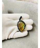 Good Quality Labrodrite Pendent with Amazing black thread work - €10,42 EUR