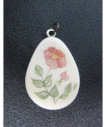 Pretty Little Vintage Artisan Signed Hand Etched Scrimshaw Flower Pendant - £62.21 GBP