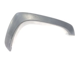 Front Right Fender Moulding OEM 2004 GMC Sierra 2500 HD - $32.81