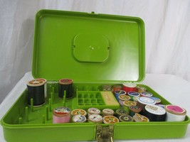 Vtg Wilson Wil-Hold Sewing Box Avocado Green Slim Thread Case w/ Wooden Spools - £16.61 GBP