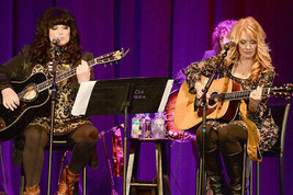 Heart recent 8x10 photograph Ann Wilson Nancy Wilson play guitars on stage - £7.79 GBP