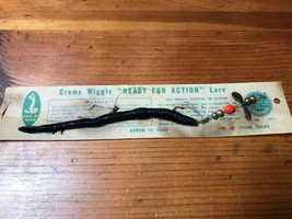 Vintage Creme Wiggle Ready for Action Akron Ohio Worm Fishing Lure in Pa... - £11.98 GBP