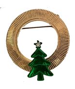 Vintage Christmas Tree Gold Tone Ribbed Circle Wreath Pin Enamel Holiday... - $202.04 MXN