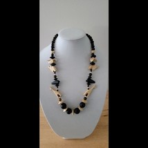 Wood Giraffe Necklace - $182.25 MXN