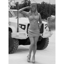 1/35 Resin Model Kit Beautiful Girl Soldier Pilot WW2 Pin Up Unpainted - £7.17 GBP