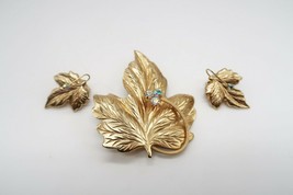 Vtg gold tone leaf brooch &amp; clip on earring set w/ AB rhinestone accents - £15.72 GBP