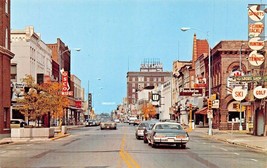 FON DU LAC WISCONSIN~MAIN STREET-STOREFRONTS-SIGNS-CARS~1960s POSTCARD - £8.57 GBP