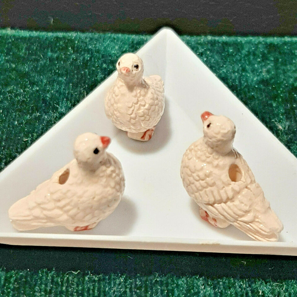 Peruvian Ceramic Creamy White Dove Pendant Focal Bead (1) Hand Painted - $2.67