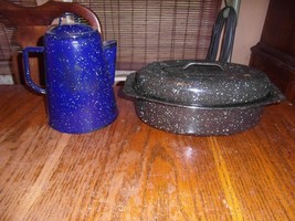 Vintage  Splatter Granite Ware Cassarole pan and Coffee Pot with  Lids - £23.81 GBP