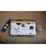 NWT/DOONEY &amp; BOURKE/MLB/SAN FRANCISCO GIANTS/LARGE WRISTLET/SF GIANTS/WHITE - $150.00
