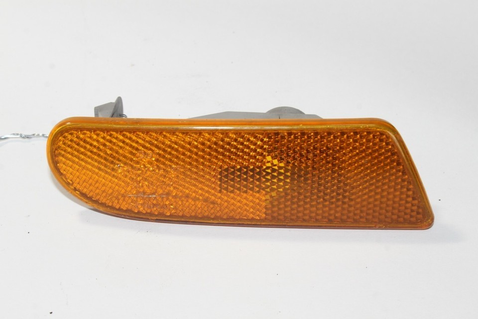 2002-2005 MERCEDES-BENZ C230 COUPE RH FRONT BUMPER SIDE MARKER TURN SIGN... - $39.59