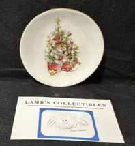 Vera the Mouse 1995 Marjolein Bastin Hallmark 3" christmas souvenir mini plate - $16.97